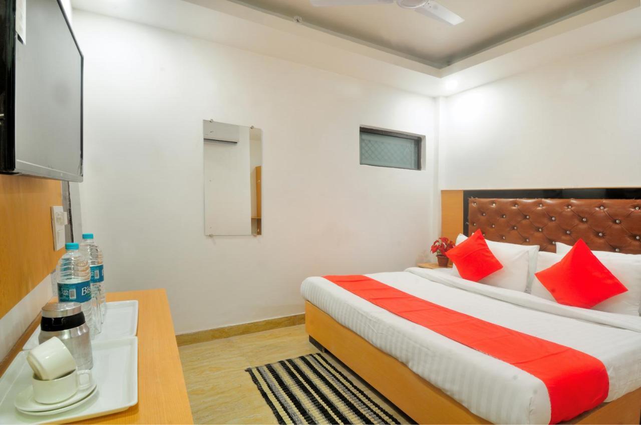 Hotel Noida Delight Exterior foto