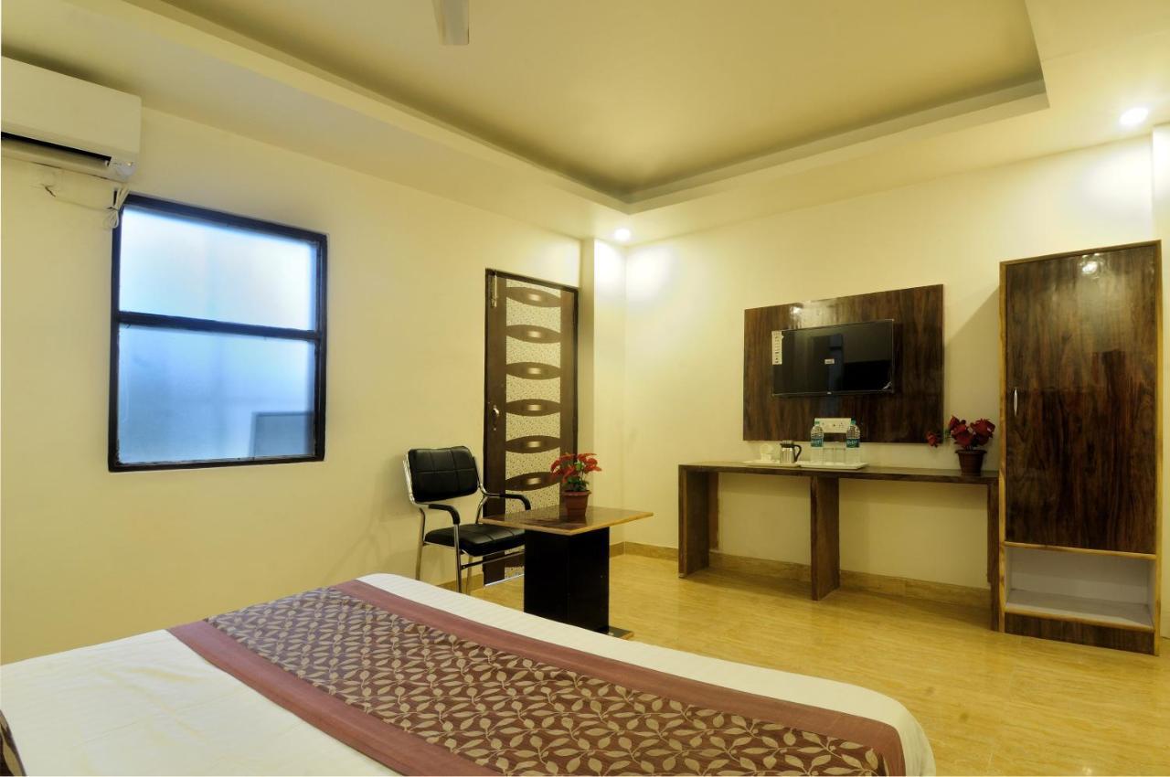 Hotel Noida Delight Exterior foto